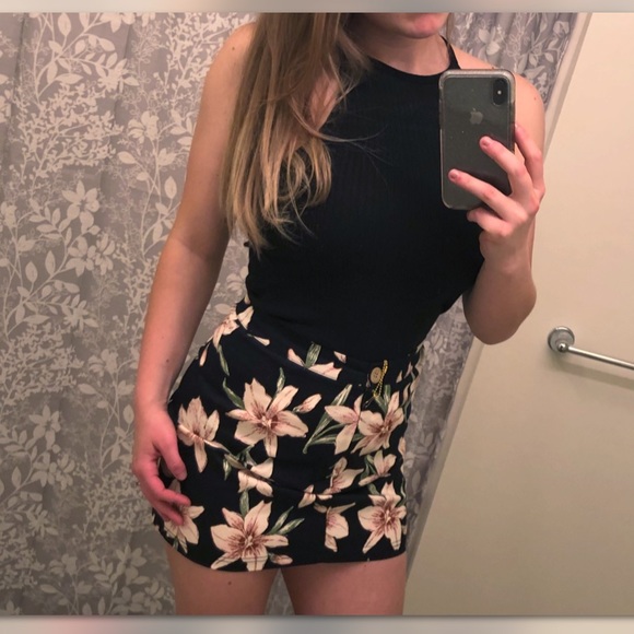 5/$25 Forever21 black Orchid floral skirt - Picture 5 of 6